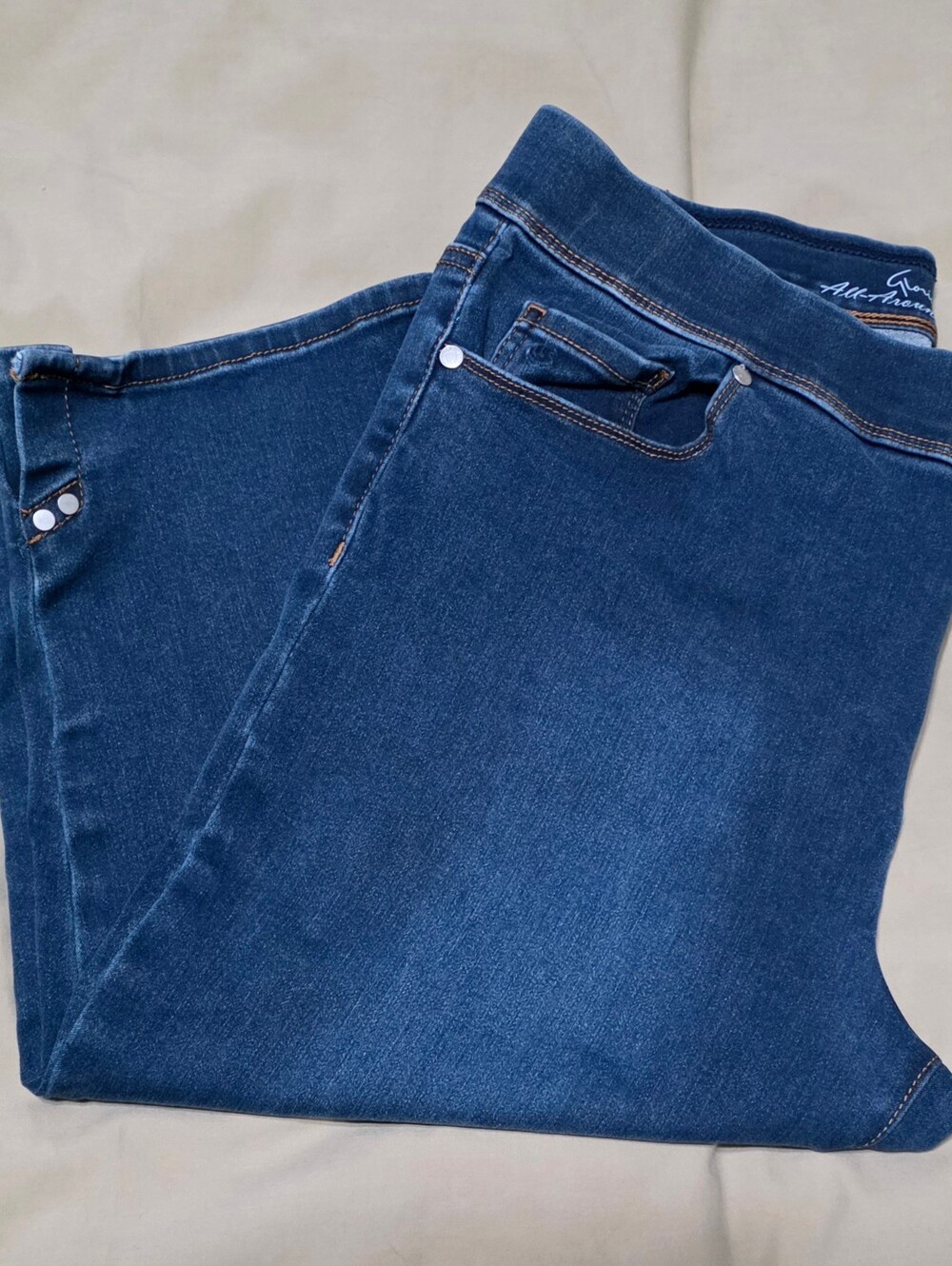 Gloria Vanderbilt Avery Pull-on Stretch Denim Skimmer/Capris Size 12